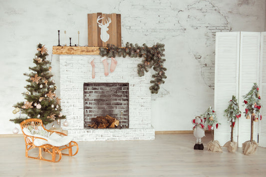 Fresh Ideas for Decorating Your Mantel This Holiday Season