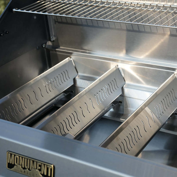 Eminence 405 | Chic Clearview® Smart Stainless Gas Grill - in use
