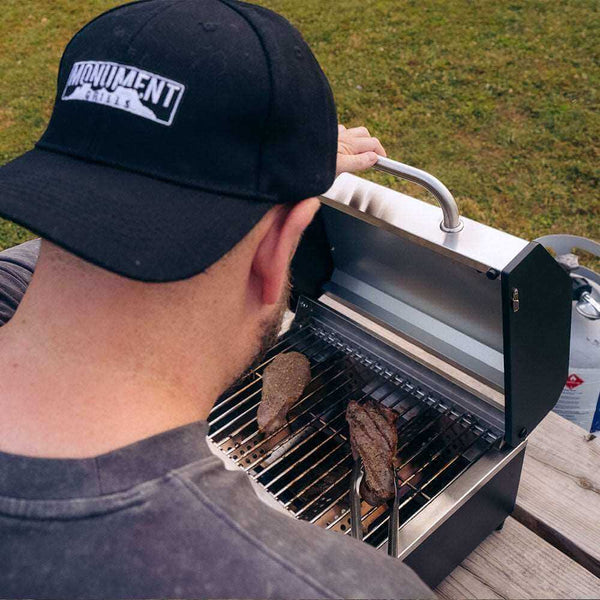 G22 | Stainless Tabletop Propane Gas Grill - close-up